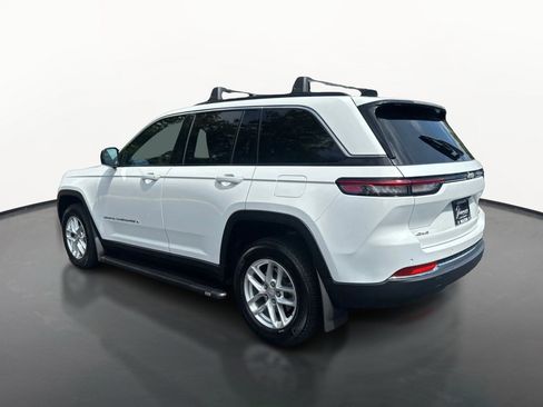Used 2024 Jeep Grand Cherokee Laredo X w/ Trailer Tow Package AWD/4WD image 5