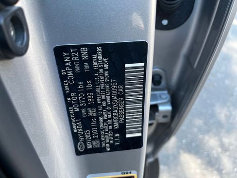 Used 2025 Hyundai Venue SEL image 28