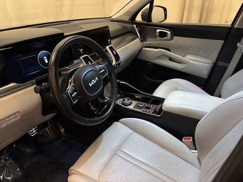 Certified 2022 Kia Sorento SX Prestige w/ Panoramic Sunroof Package image 13