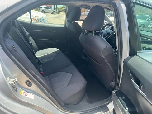 Used 2018 Toyota Camry LE image 4