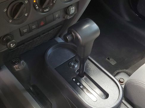 Used 2009 Jeep Wrangler Unlimited Rubicon w/ Dual Top Group AWD/4WD image 29