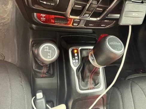 Used 2020 Jeep Gladiator Rubicon AWD/4WD image 25