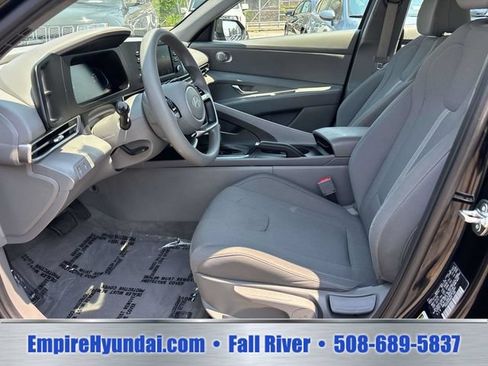 Certified 2024 Hyundai Elantra SE FWD image 9