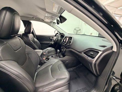 Used 2020 Jeep Cherokee Limited image 30