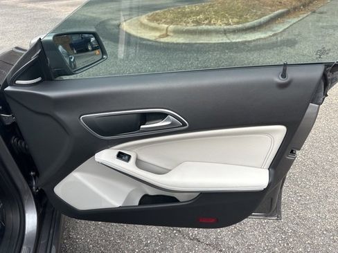 Used 2016 Mercedes-Benz CLA 250 image 19