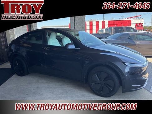 Used 2026 Tesla Model Y 2WD image 2
