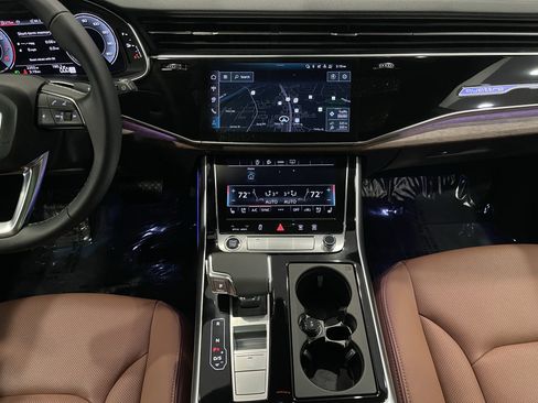 Used 2025 Audi Q8 Premium Plus image 17