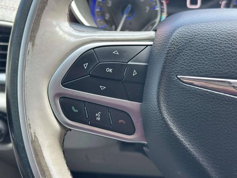 Used 2018 Chrysler Pacifica Limited w/ Advanced Safetytec Group FWD image 28