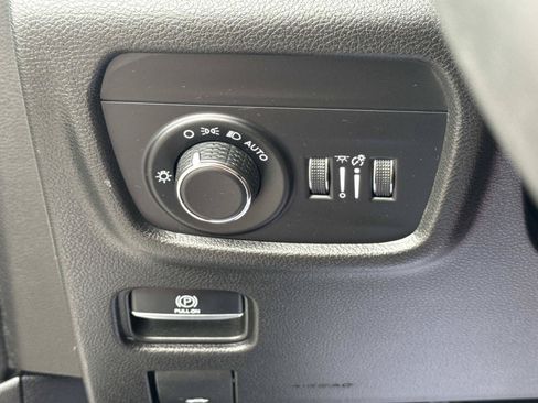Certified 2023 Jeep Grand Cherokee Laredo w/ Luxury Tech Group I AWD/4WD image 19