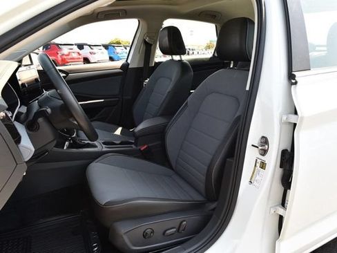 Used 2025 Volkswagen Jetta SE w/ Sunroof Package FWD image 20