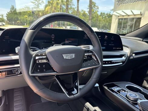 Used 2026 Cadillac Lyriq Luxury AWD/4WD image 16