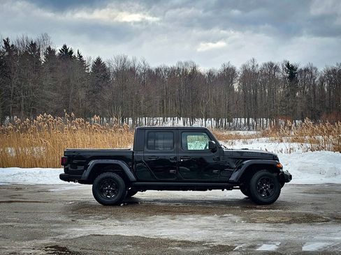 Certified 2022 Jeep Gladiator Willys image 3