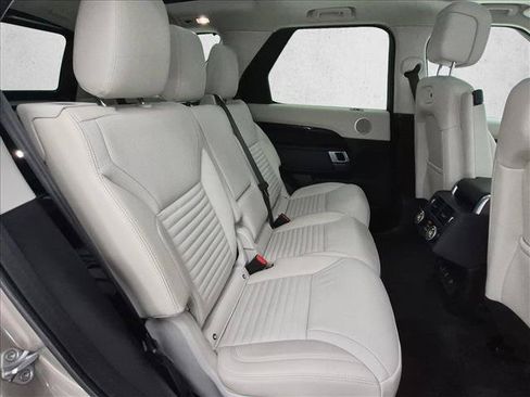 Certified 2025 Land Rover Discovery S AWD/4WD image 24