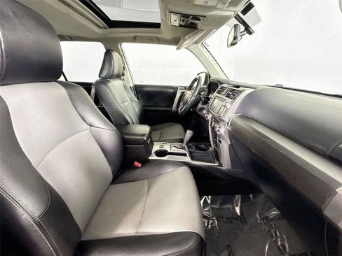 Used 2016 Toyota 4Runner SR5 Premium image 44