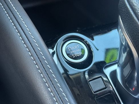 Used 2020 Nissan Kicks SR w/ SR Premium Package FWD image 22