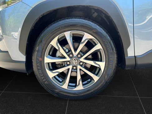 Used 2025 Toyota Corolla Cross XLE AWD/4WD image 9