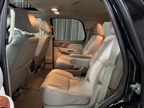 Used 2011 GMC Yukon SLT w/ SLT-2 Equipment Package image 28