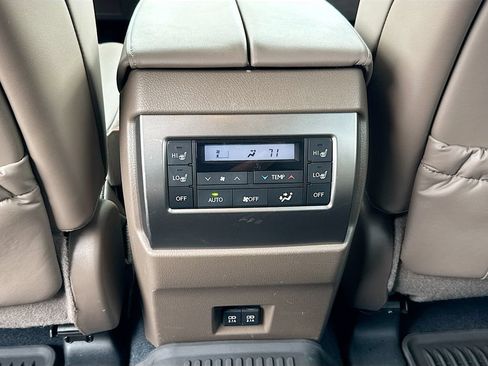 Used 2023 Lexus GX 460 Luxury w/ Accessory Package AWD/4WD image 29