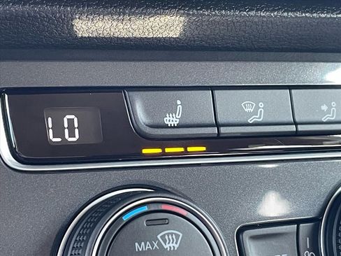 Used 2020 Volkswagen Tiguan SE FWD image 8