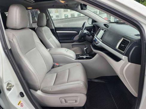 Used 2018 Toyota Highlander XLE AWD/4WD image 21
