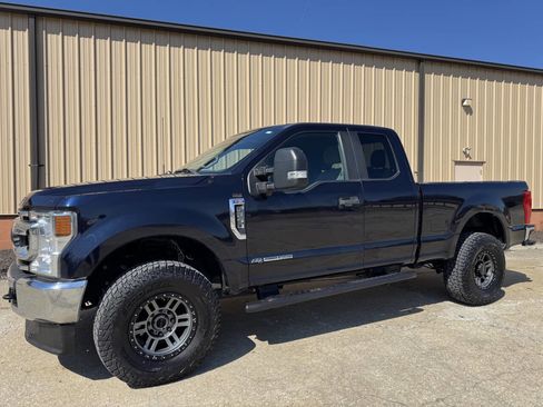 Used 2022 Ford F250 XL w/ STX Appearance Package image 4