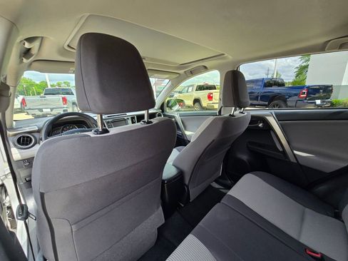 Used 2015 Toyota RAV4 XLE FWD image 16