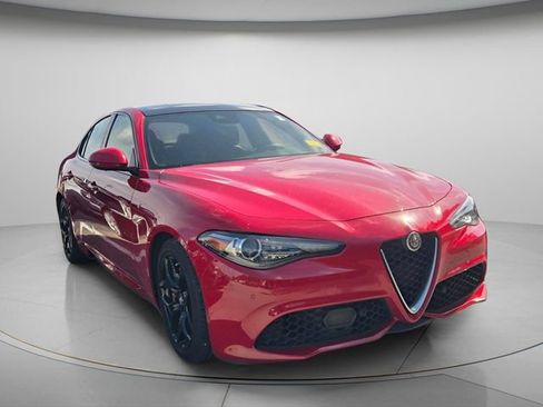 Used 2022 Alfa Romeo Giulia Ti RWD image 4