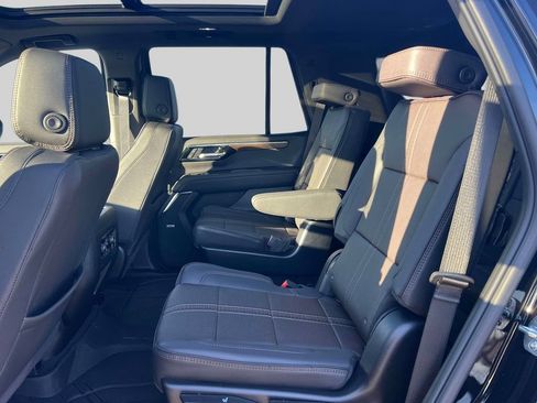 Used 2025 Chevrolet Tahoe High Country image 15