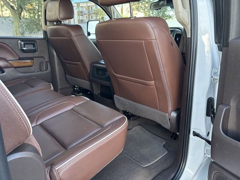 Used 2019 Chevrolet Silverado 2500 High Country image 38