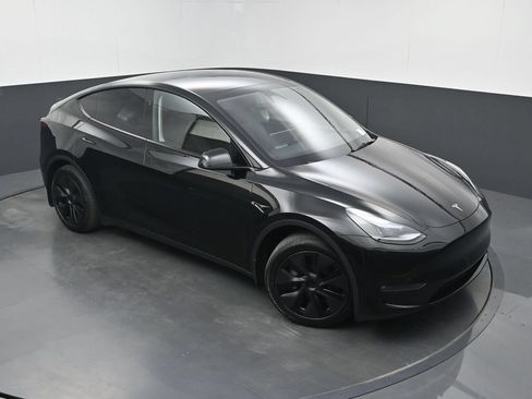 Used 2025 Tesla Model Y Long Range AWD/4WD image 28