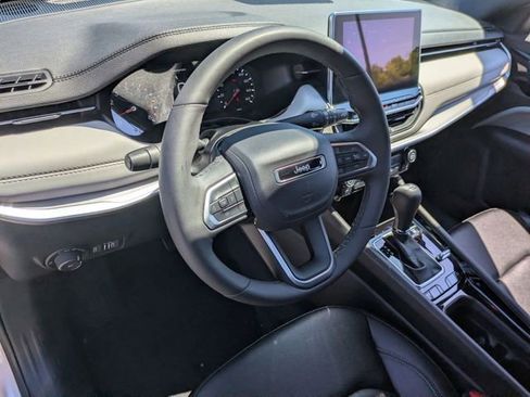 Used 2025 Jeep Compass Limited AWD/4WD image 13