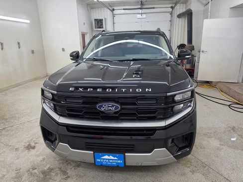 Used 2025 Ford Expedition Max Platinum AWD/4WD image 2