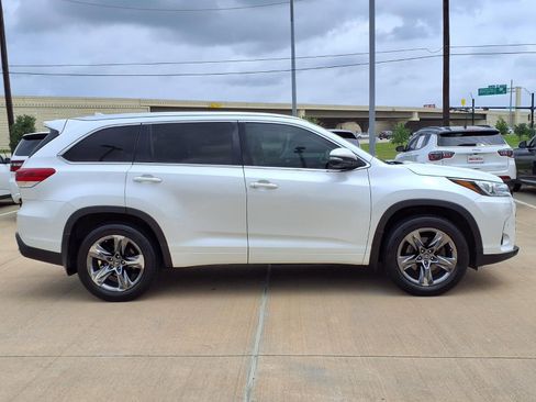 Used 2018 Toyota Highlander Limited Platinum FWD image 8