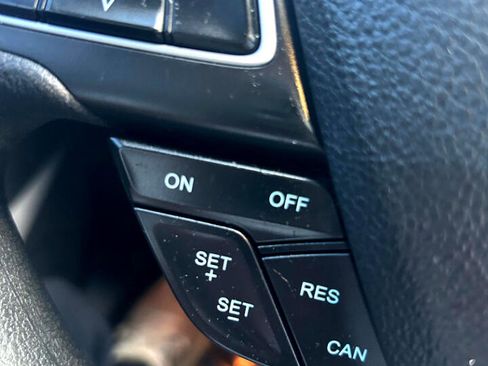 Used 2018 Ford Escape SE image 30