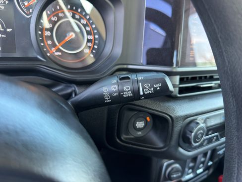 Used 2025 Jeep Wrangler Sport AWD/4WD image 9