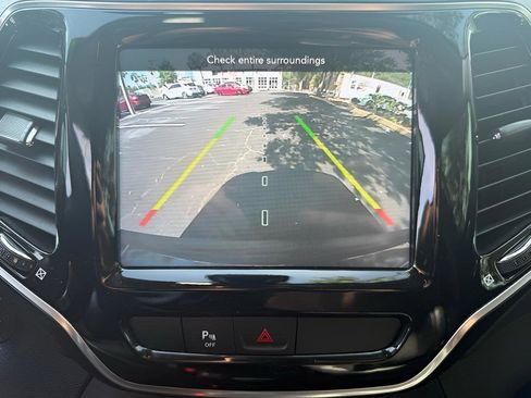 Used 2020 Jeep Cherokee Limited FWD image 19