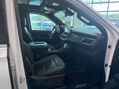 Used 2023 Chevrolet Suburban LT w/ Luxury Package AWD/4WD image 20