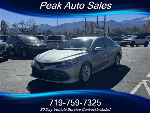 Used 2019 Toyota Camry LE w/ Carpet Mat Package image 5