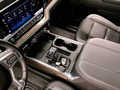 Used 2023 Chevrolet Silverado 1500 LT Trail Boss w/ LT Trail Boss Premium Package AWD/4WD image 16