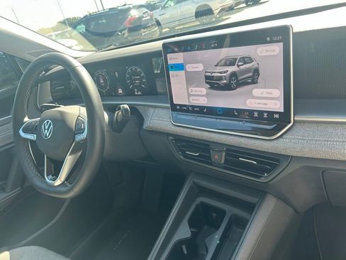 Used 2025 Volkswagen Tiguan S image 35