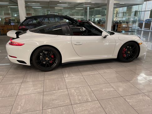 Used 2019 Porsche 911 Targa 4S image 9