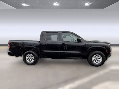 Used 2024 Nissan Frontier SV image 8