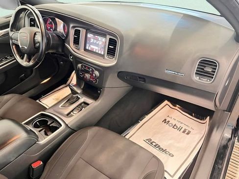 Used 2022 Dodge Charger SXT RWD image 11