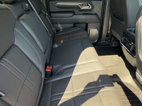 Used 2024 Chevrolet Silverado 2500 High Country AWD/4WD image 12