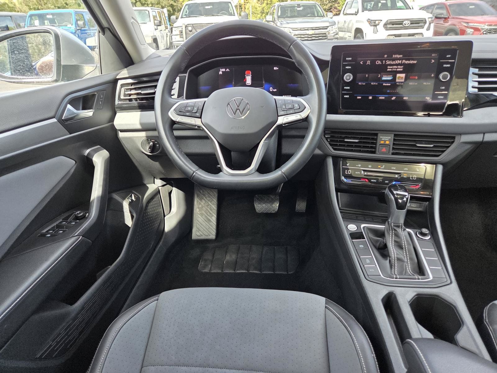 Used 2025 Volkswagen Jetta SE FWD image 16