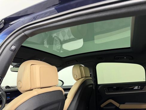 Certified 2026 Porsche Cayenne E-Hybrid Coupe AWD/4WD image 15