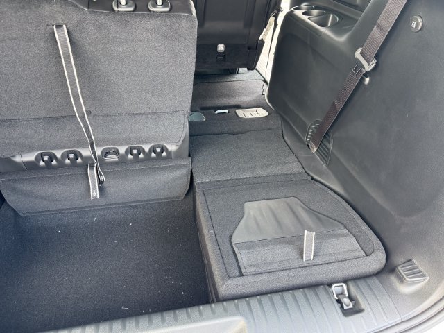 New 2027 Chrysler Pacifica Select w/ Family Tech Group FWD image 28