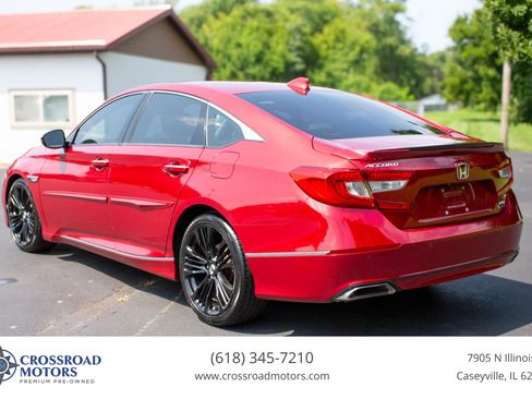 Used 2018 Honda Accord Touring image 3