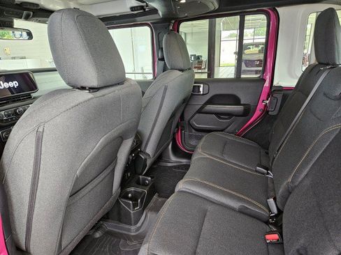 Used 2024 Jeep Wrangler Unlimited Sahara AWD/4WD image 9