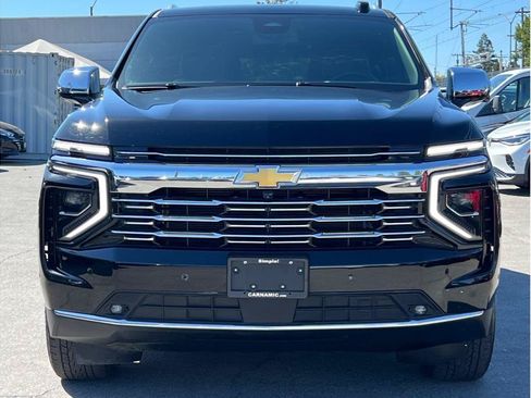 Used 2025 Chevrolet Suburban Premier AWD/4WD image 2